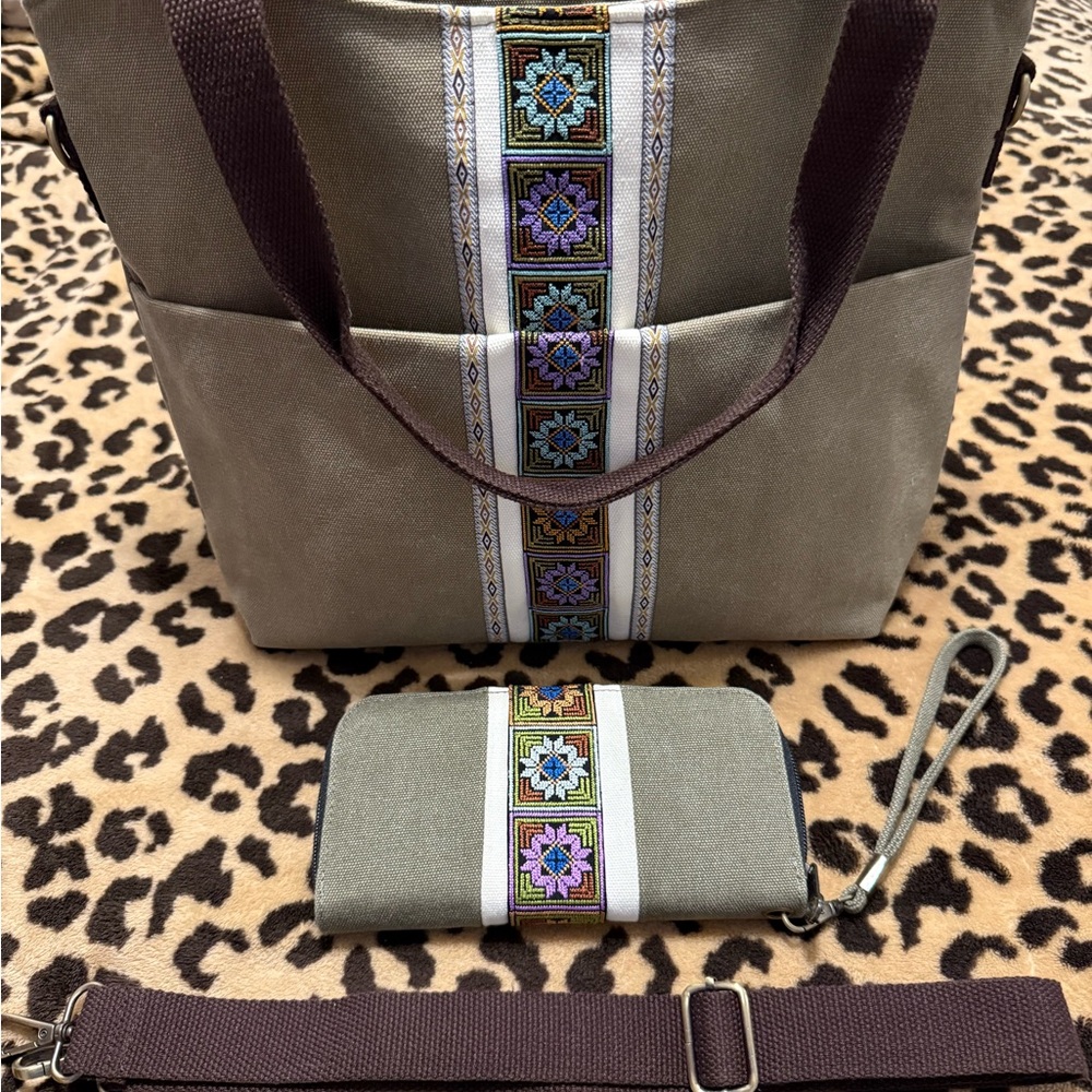 CANVAS Embroidered army green tote and wallet set